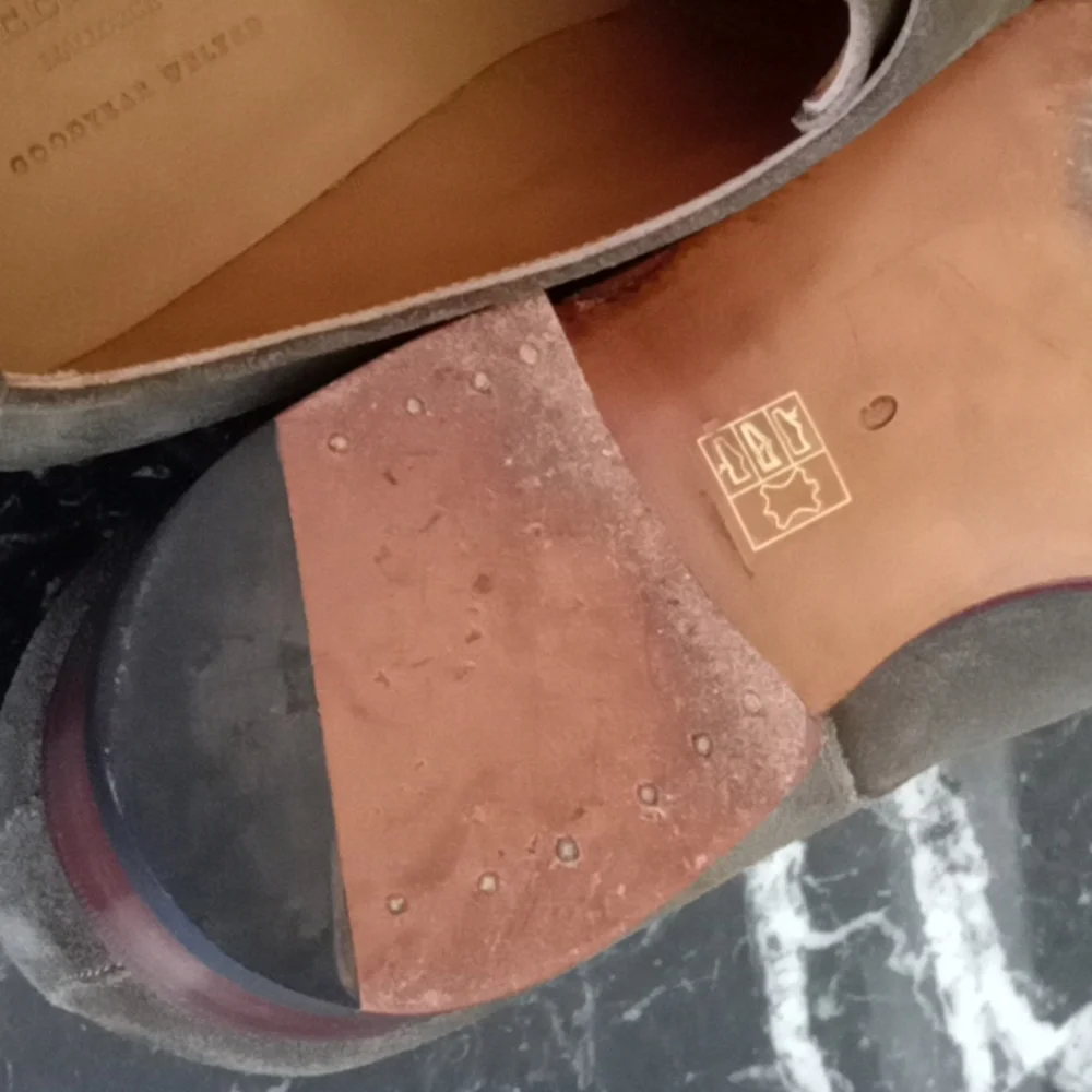 Custom handmade in Mallorca Spain, a special dark Olive suede double strap - Picture 8 of 9